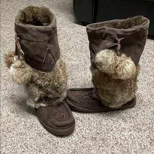 Manitobah mukluks Brown suede and real Fur-accent/Lined Boots
